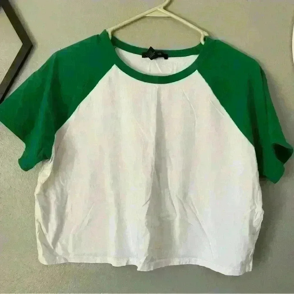 💚 3/$15 Never Worn Oversized Green & White Short Sleeve Crop Large - Picture 2 of 5
